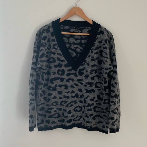 Wool v-neck oversized animal print sweater - Made in Spain - Picture 1 of 10